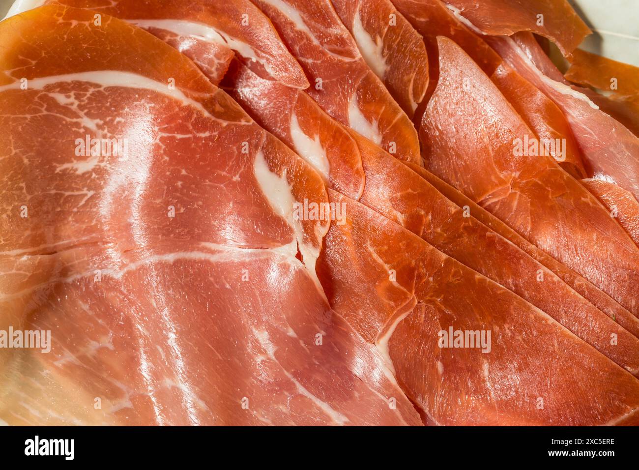 In Scheiben geschnittener italienischer Schinken zum Verzehr Stockfoto