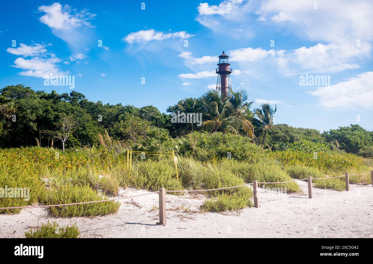Ein Marker, der die Position eines Nistplatzes für Meeresschildkröten am Strand nahe dem Sanibel Lighthouse in Florida angibt Stockfoto