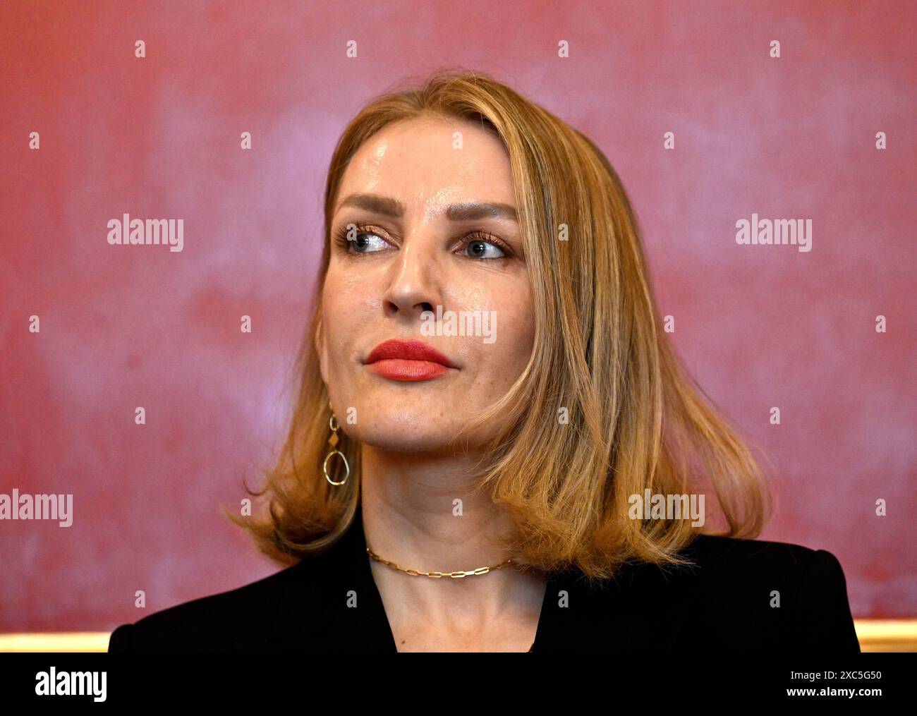 Prag, Tschechische Republik. Juni 2024. Die slowakische Regisseurin Slava Daubnerova feierte am 14. Juni 2024 die Aufführung des kompletten Nibelungsrings durch den Komponisten Richard Wagner am Nationaltheater und Staatsoper Prag, Tschechische Republik. Quelle: Katerina Sulova/CTK Photo/Alamy Live News Stockfoto