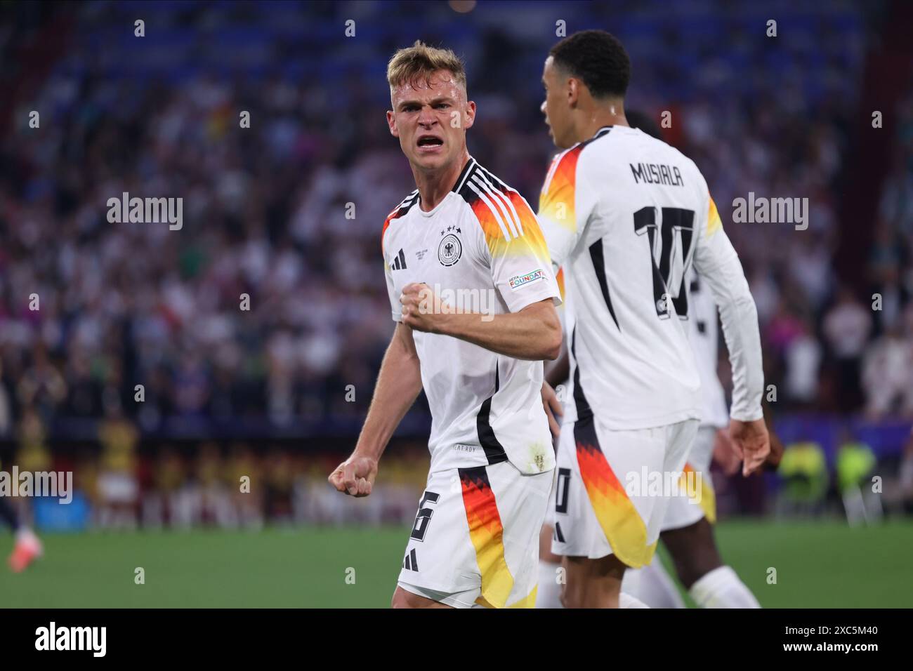 Joshua Kimmich (Deutschland) feiert am Freitag, den 14. Juni 2024, das erste Tor seiner Mannschaft während des Spiels zwischen Deutschland und Schottland in der Allianz Arena in München. (Foto: Pat Scaasi | MI News) Credit: MI News & Sport /Alamy Live News Stockfoto