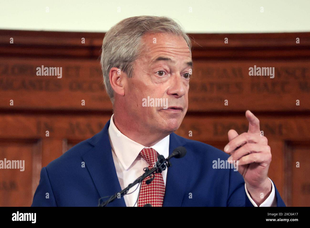 London, Großbritannien. Juni 2024. Image © lizenziert für Parsons Media. 14/06/2024. London, Vereinigtes Königreich. Pressekonferenz Der Reformpartei. Bild von Martyn Wheatley/Parsons Media Nigel Farage & Richard Tice halten eine Pressekonferenz der Reformpartei über den Übergang zwischen der Reform und der Konservativen Partei im Wellington, London. Anrede: andrew parsons/Alamy Live News Stockfoto
