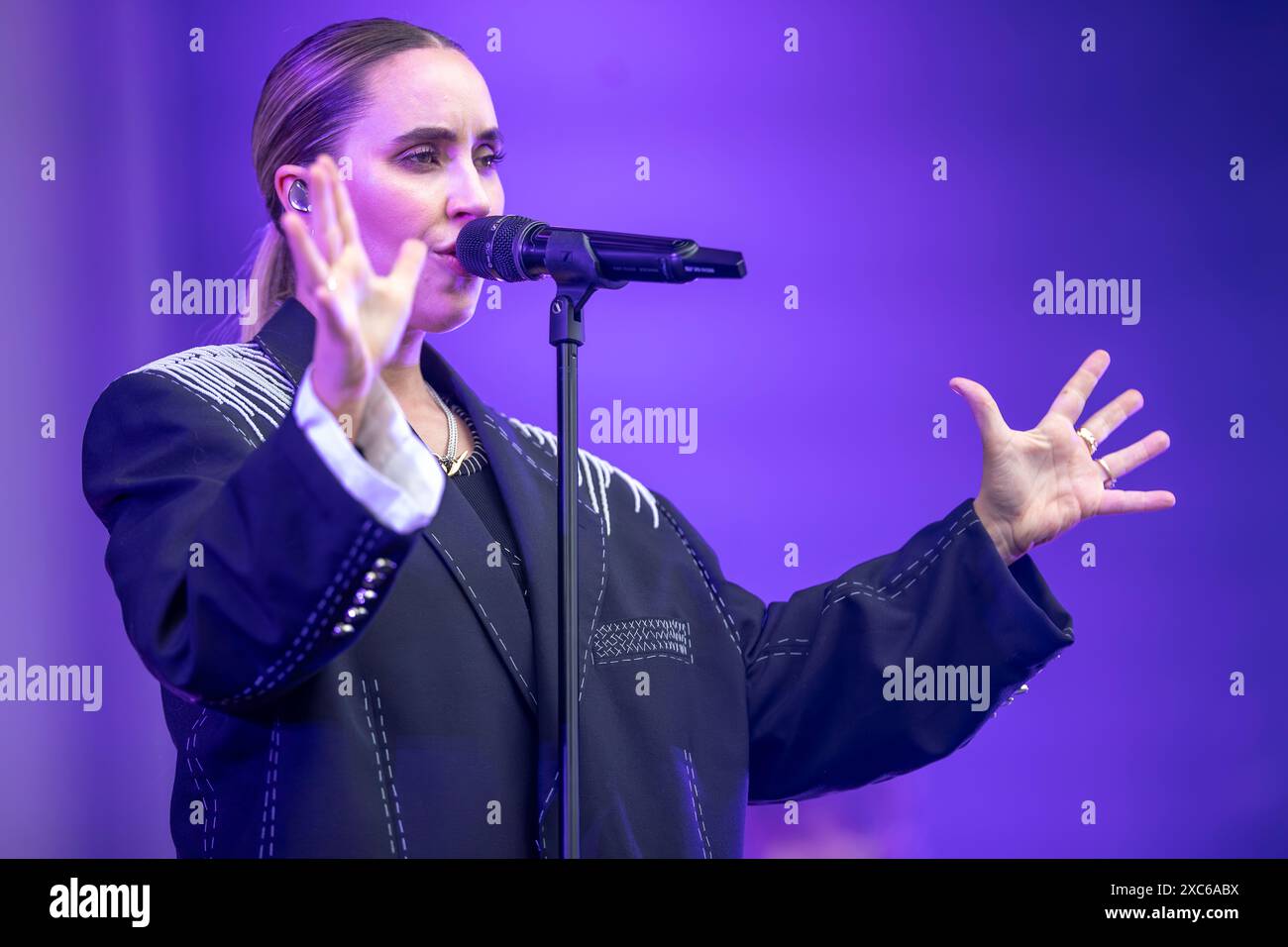 Oslo, Norwegen 14. Juni 2024 Ingrid Helene Havik von Highasakite tritt live auf der Sophie-Bühne beim Picnic in the Park Festival im Sofienbergen Park auf Oslo, Norwegen Credit: Nigel Waldron/Alamy Live News Stockfoto