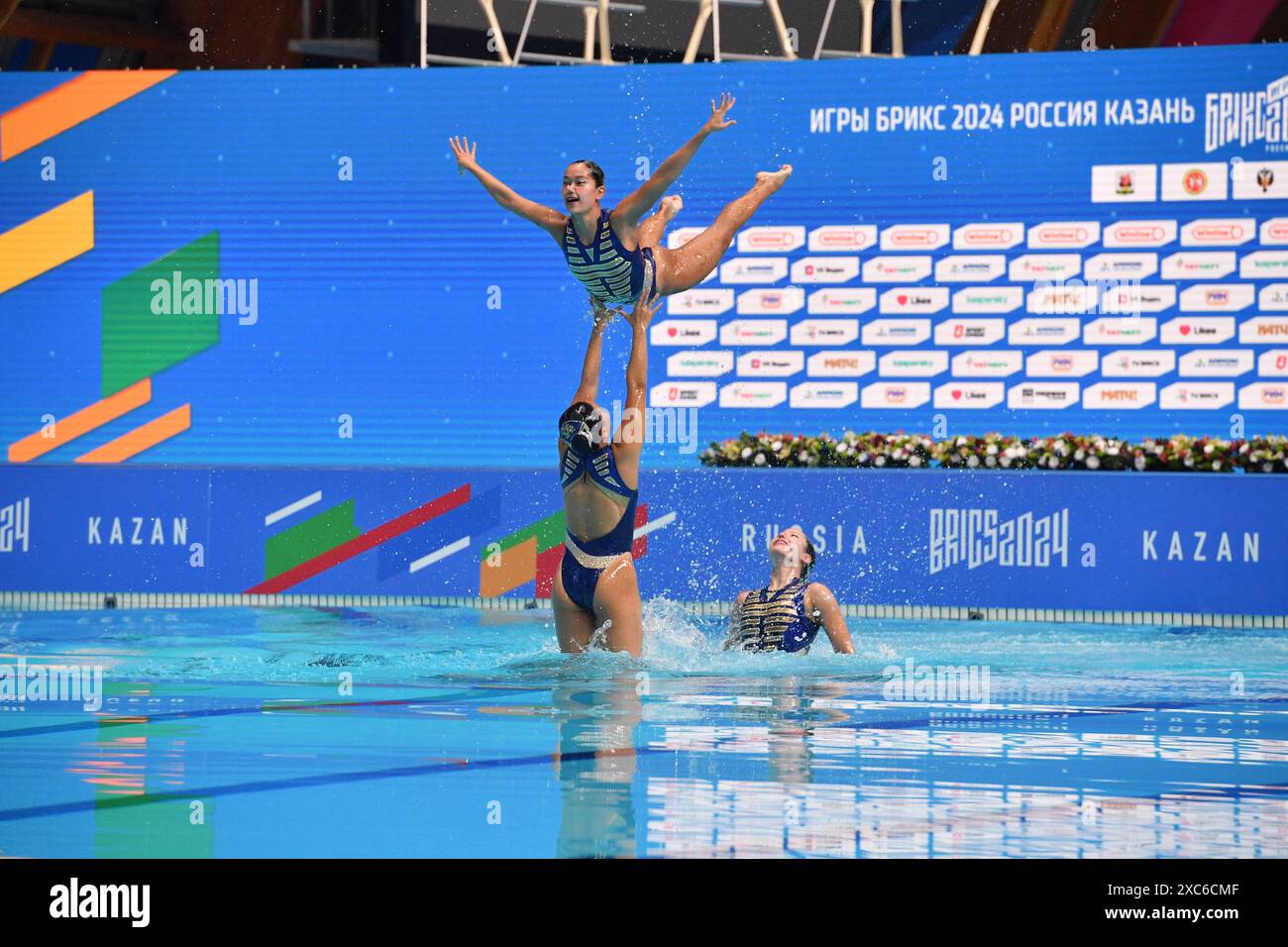 Kasan, Russland. Juni 2024. Sportspiele der BRICS-Länder im Aquatic Sports Palace. Synchronisiertes Schwimmen. Gruppe – Technisches Programm. Thailändische Athleten während einer Performance. 14.06.2024 Russland, Tatarstan, Kasan Foto: Artemii' Shumatov/Kommersant/SIPA USA Credit: SIPA US/Alamy Live News Stockfoto