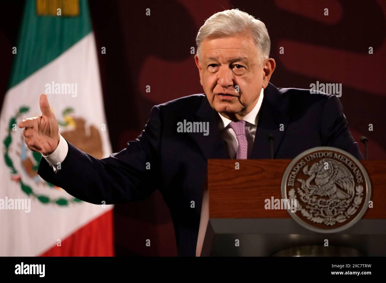 Mexiko-Stadt, Mexiko. Juni 2024. Der scheidende mexikanische Präsident Andres Manuel Lopez Obrador spricht über die Tatsache, dass die Justizreform darauf abzielt, der organisierten Kriminalität während einer Briefing-Konferenz im National Palace die Macht zu nehmen. Lopez Obrador gibt bekannt, dass es seine letzte Pressekonferenz sein wird. Am 14. Juni 2024 in Mexiko-Stadt. (Foto: Luis Barron/Eyepix Group/SIPA USA) Credit: SIPA USA/Alamy Live News Stockfoto