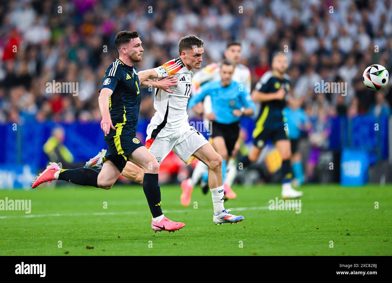 Andrew Robertson Scotland und Florian Wirtz Germany kaempfen um den Ball, UEFA EURO 2024 - Gruppe A, Deutschland gegen Schottland, Fussball Arena München am 14. Juni 2024 in München, Deutschland. Foto von Silas Schueller/DeFodi Bilder Andrew Robertson Schottland und Florian Wirtz Deutschland kämpfen um den Ball, UEFA EURO 2024 - Gruppe A, Deutschland gegen Schottland, München Football Arena am 14. Juni 2024 in München. Foto: Silas Schueller/DeFodi Images Defodi-738_738_GERSCO_20240614_370 *** Andrew Robertson Schottland und Florian Wirtz Deutschland kämpfen um den Ball, UEFA EURO 2024 Gruppe A, Deutschland gegen Schottland, Stockfoto