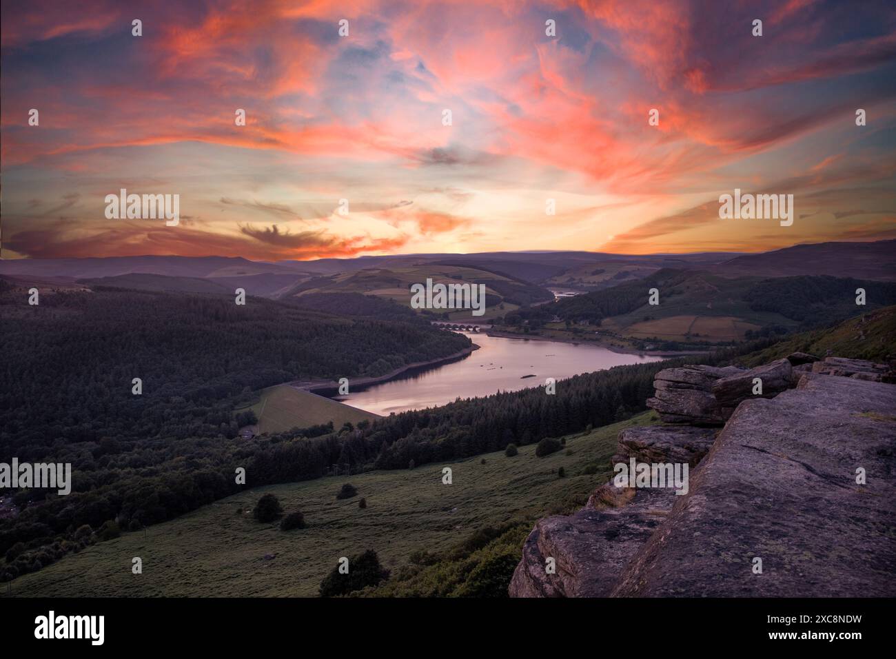 Sonnenuntergang am Bamford Edge, Derbyshire, Großbritannien Stockfoto