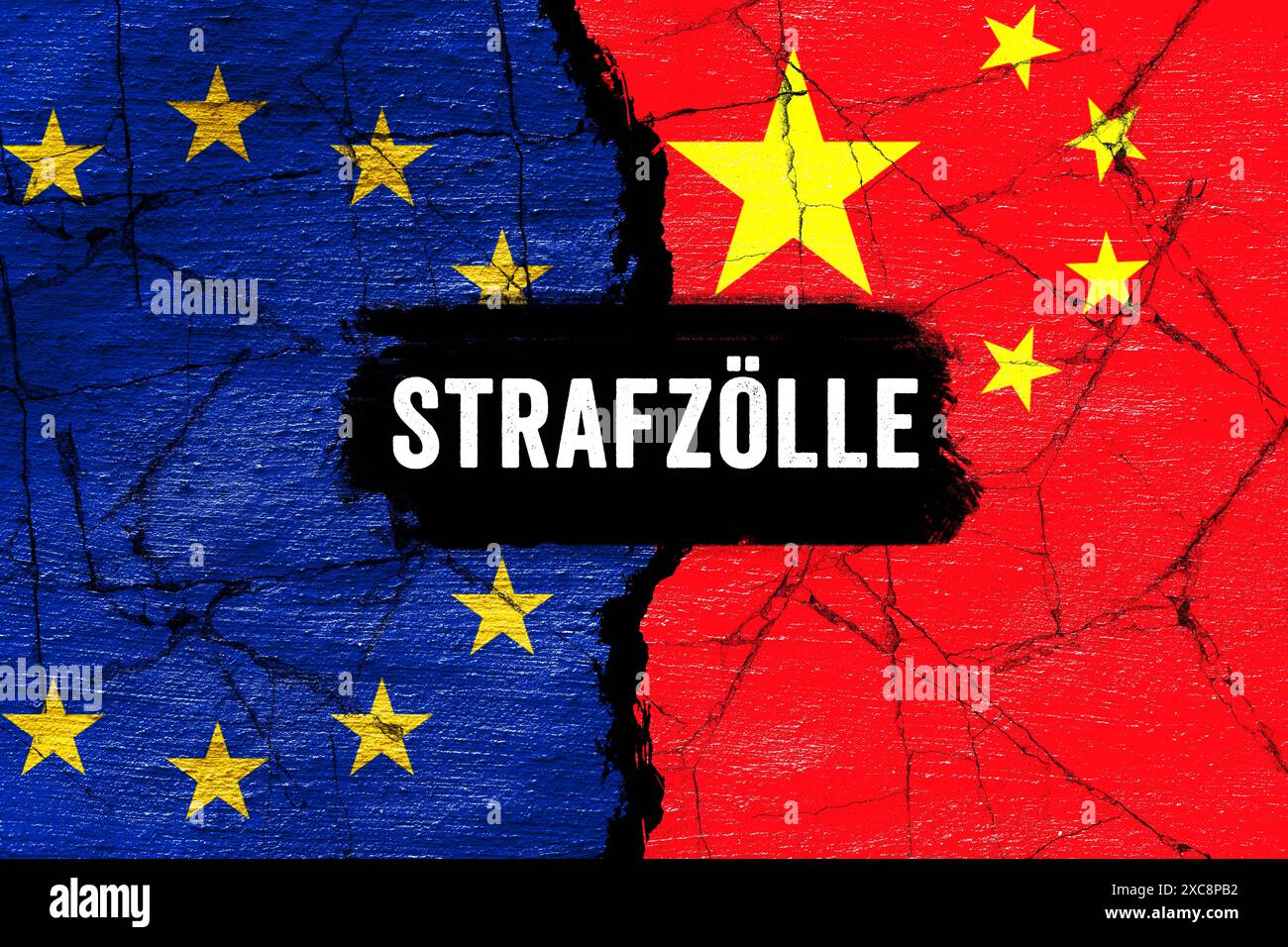 Deutschland - 15. Juni 2024: Europa- oder EU-Flagge und China-Flagge oder Landesflagge nebeneinander. Konflikt um Strafzölle für Handelsprodukte aus China, Erhöhung der Zölle in Europa bei der Einfuhr von Waren aus Fernost. FOTOMONTAGE *** Europa bzw. EU Flagge und China Fahne, bzw. Länderflaggen nebeneinander. Konflikt um Strafzölle für Handelsprodukte aus China, Erhöhung der Zollgebühren im europäischen Raum bei Einfuhr von Waren aus Fernost. FOTOMONTAGE Stockfoto