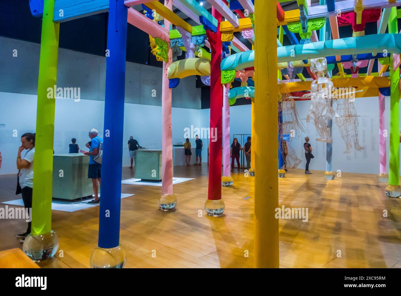 Marseille, FRANKREICH, Menschenmassen, Touristen, Besuch im Inneren, MUCEM Museum, Ai Wei Wei Ausstellung, Chinesisch. Moderne Kunst, Skulptur Stockfoto