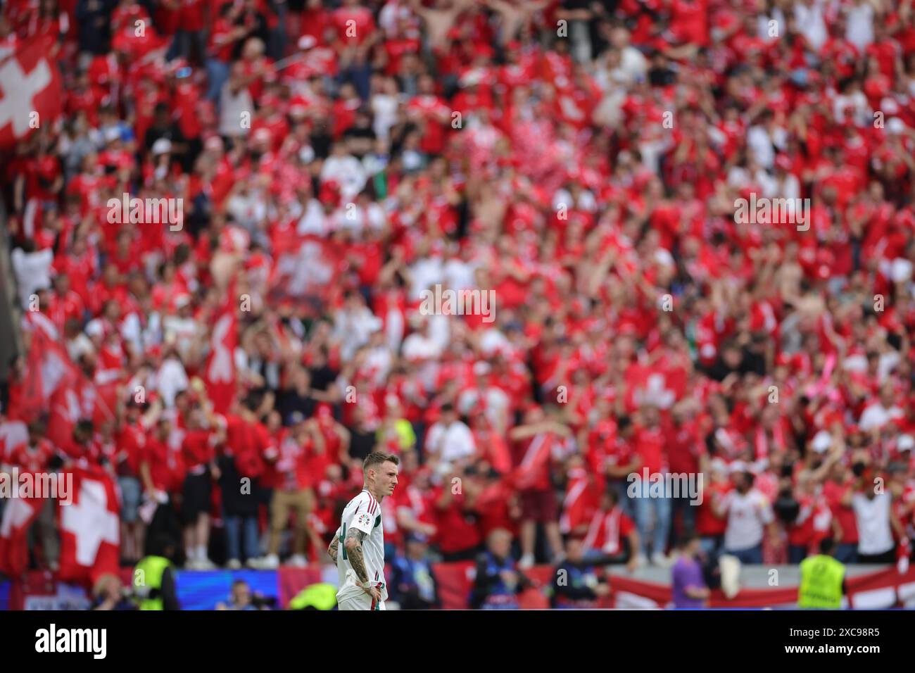 Köln, Deutschland. Juni 2024. Fußball: UEFA Euro 2024, Europameisterschaft, Ungarn - Schweiz, Vorrunde, Gruppe A, Spieltag 1, Kölner Stadion, Ungarns Bendeguz Bolla reagiert. Quelle: Rolf Vennenbernd/dpa/Alamy Live News Stockfoto