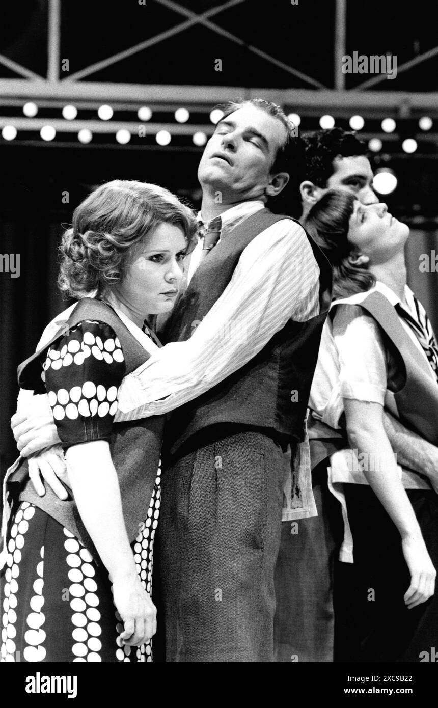 l-r: Imelda Staunton (Gloria Beatty), Paul Greenwood (Robert Syverton), Jane Lancaster (Ruby Batone) in SIE SCHIESSEN PFERDE, NICHT WAHR? Von Ray Herman am Mermaid Theatre, London EC4 16/07/1987 eine Produktion der Royal Shakespeare Company, adaptiert nach dem Roman von Horace McCoy Design: Ralph Koltai Beleuchtung: Chris Ellis Regisseur: Ron Daniels Stockfoto