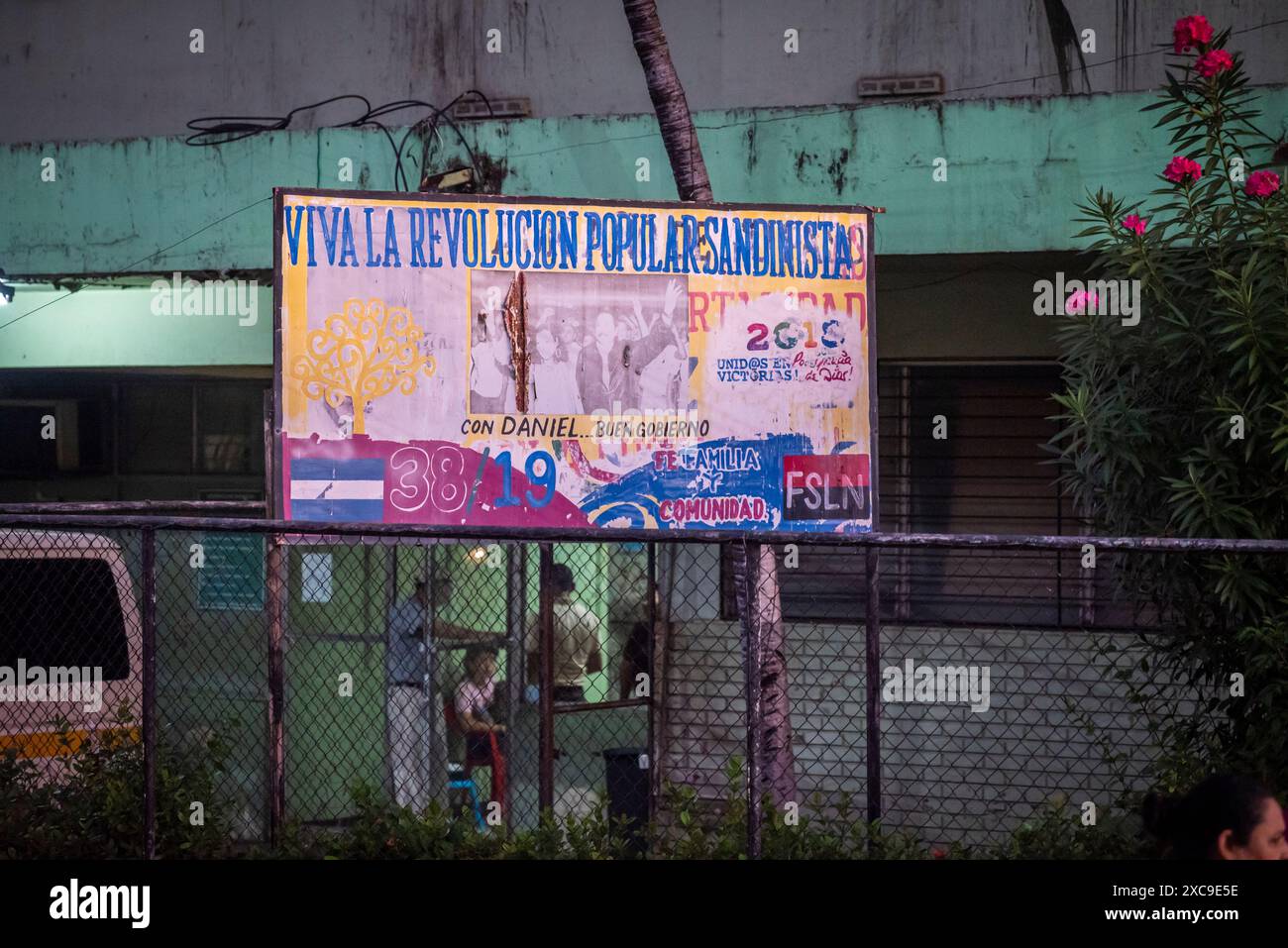 Hauptkrankenhaus mit dem Zeichen „Long lebe die Menschen“ sandinistische Revolution, Leon, Nicaragua Stockfoto