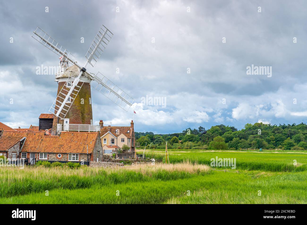 Die Cley-Mühle in Cley neben dem Meer in Nord-Norfolk in Großbritannien in landschaftlicher Ausrichtung Stockfoto
