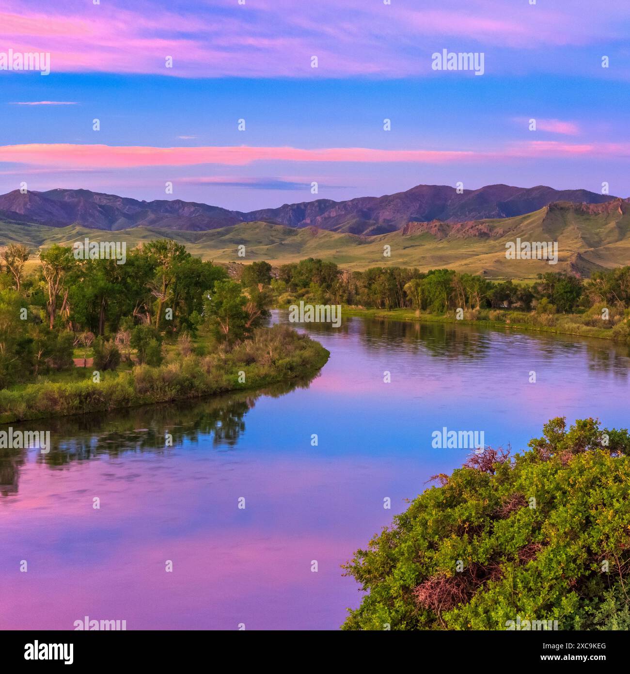 Der Himmel vor der Dämmerung über dem missouri River und den adel Mountains in der Nähe von Hardy, montana Stockfoto