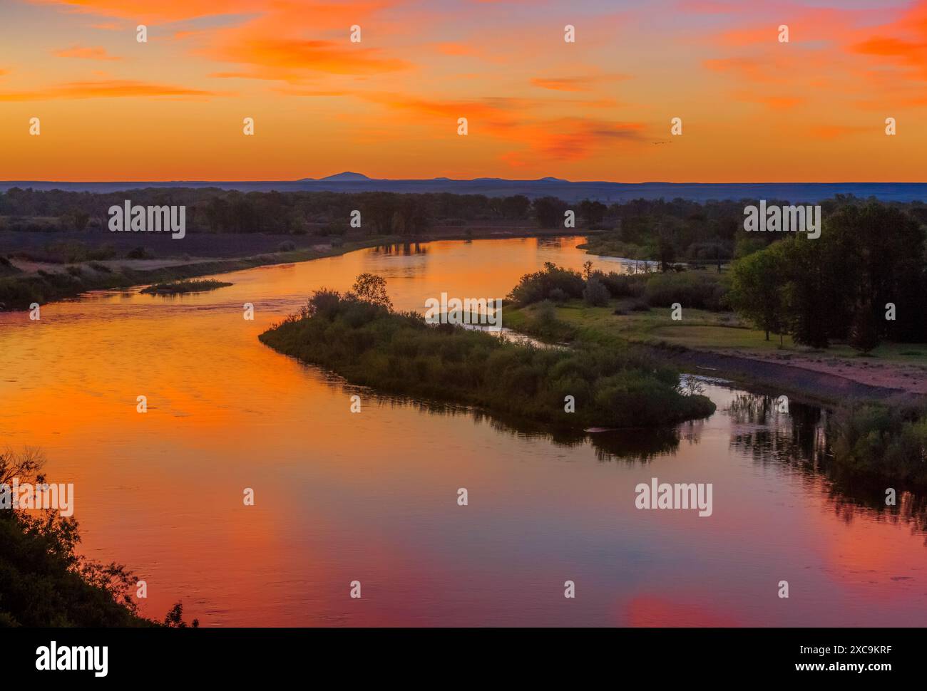 Sonnenaufgang über den Missouri River in der Nähe von Kaskade, montana Stockfoto