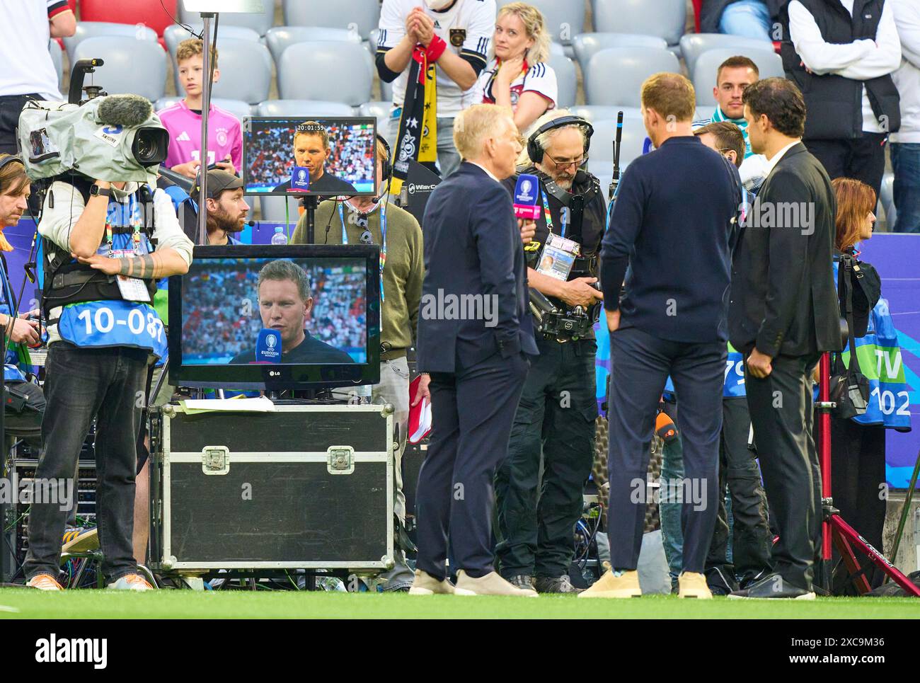 DFB-Trainer Julian Nagelsmann, Bundestrainer, Nationaltrainer, im TV-Interview mit Ex Fussballprofi, DFB Kapitaen Michael BALLACK, Johannes B. KERNER, im Gruppenspiel DEUTSCHLAND - SCHOTTLAND 5-1 der UEFA-Europameisterschaften 2024 am 14. Juni 2024 in München. Fotograf: ddp Images/STAR-Images Credit: ddp Media GmbH/Alamy Live News Stockfoto