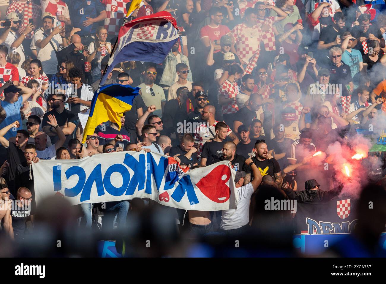 Berlin, Deutschland. Juni 2024. Kroatische Fans jubeln beim Spiel der Gruppe B der UEFA Euro