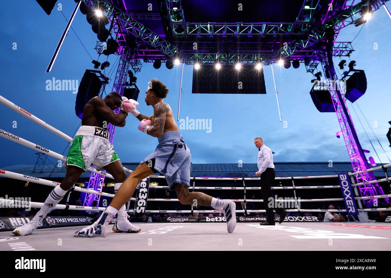 Eworitse Ezra Arenyeka (links) und Ben Whittaker im freien IBF International Light Heavyweight-Kampf im Selhurst Park, London. Bilddatum: Samstag, 15. Juni 2024. Stockfoto