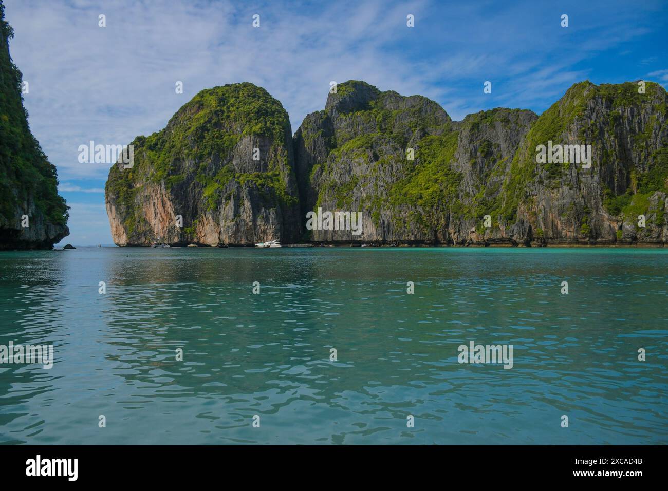 Maya Bucht mit türkisfarbenem Wasser auf den Phi phi Inseln Thailand Stockfoto