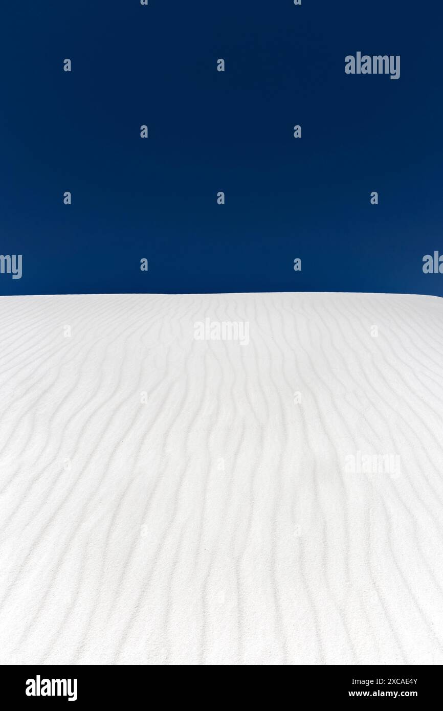 Weiße Sanddünen der Alkali Flat im White Sands National Park, New Mexico, USA Stockfoto