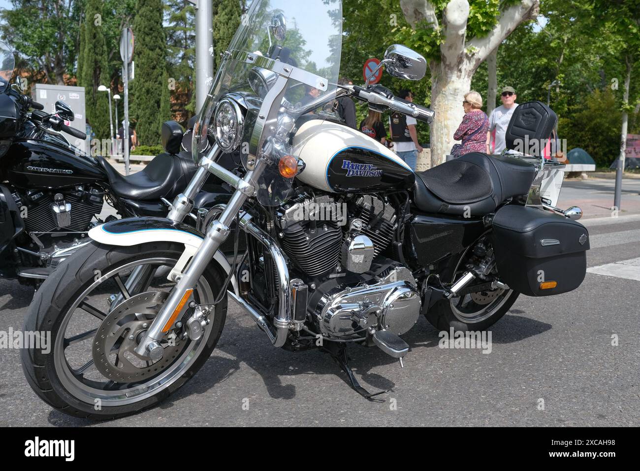 Harley-Davidson Motorräder während einer Harley Davidson Biker-Rallye vor der Parade durch die Straßen von Madrid. Mai 2024 Spanien mit: Harley-Davidson Wo: Madrid, Spanien Wann: 15. Mai 2024 Credit: Oscar Gonzalez/WENN Stockfoto