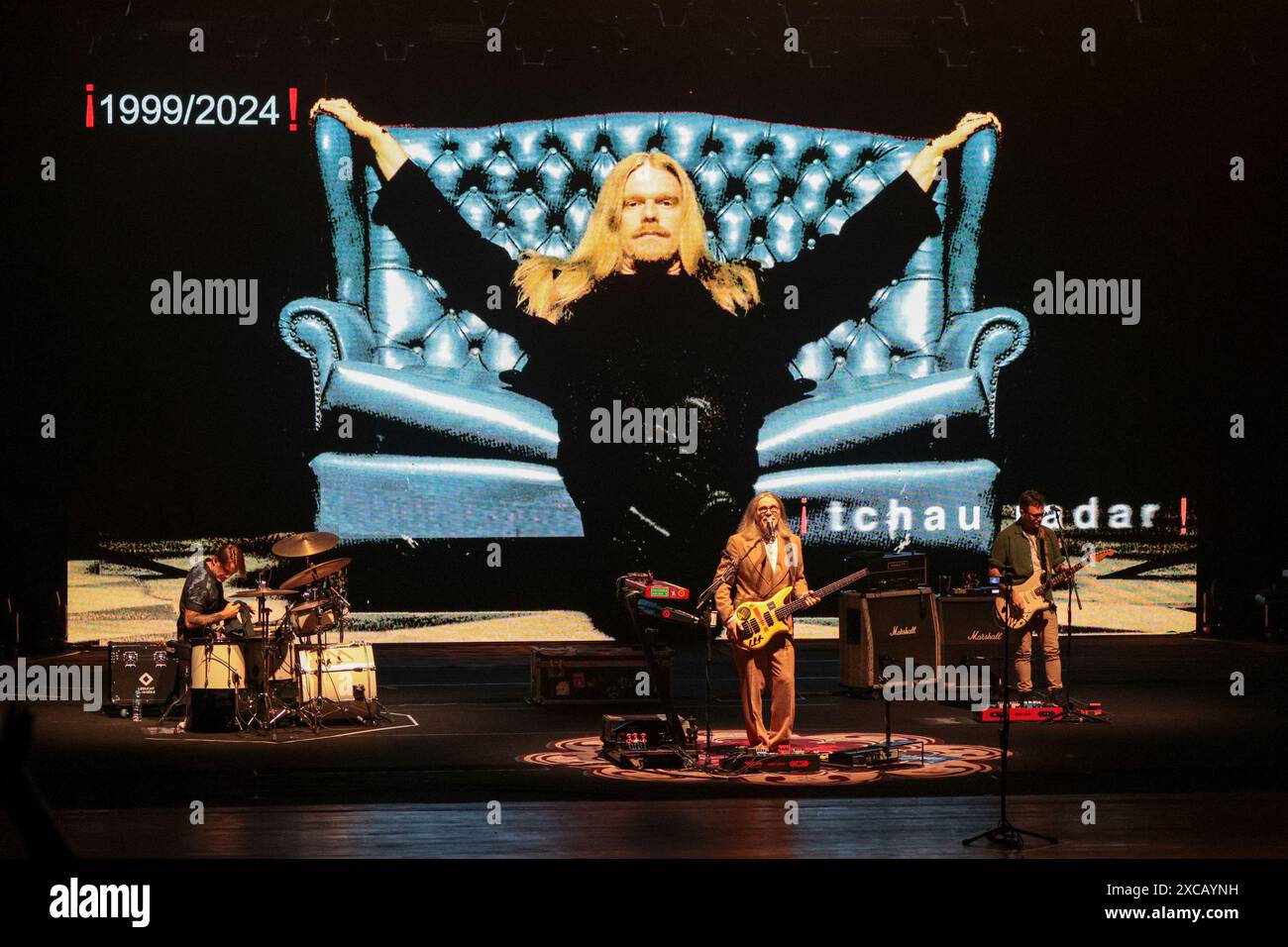 Curitiba, Brasilien. Juni 2024. PR - CURITIBA - 06/15/2024 - CURITIBA, HUMBERTO GESSINGER SHOW - Humberto Gessinger, begleitet von den Musikern Felipe Rotta und Luigi Vieira während einer Vorstellung im Teatro Guaira in der Stadt Curitiba, diesen Samstag (15). Show anlässlich des 25. Jubiläums des Albums Tchau Radar der Band Engenheiros do Hawaii. Foto: Robson Mafra/AGIF (Foto: Robson Mafra/AGIF/SIPA USA) Credit: SIPA USA/Alamy Live News Stockfoto