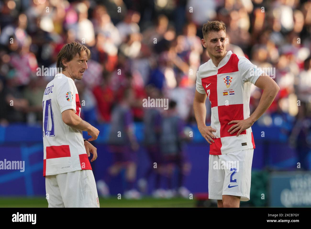 15. Juni 2024, Berlin: Fußball: Europameisterschaft, Spanien - Kroatien, Vorrunde, Gruppe B, Spieltag 1, Olympiastadion Berlin, Kroatiens Luka Modric (l) und Josip Stani·ic. Foto: Soeren Stache/dpa Stockfoto