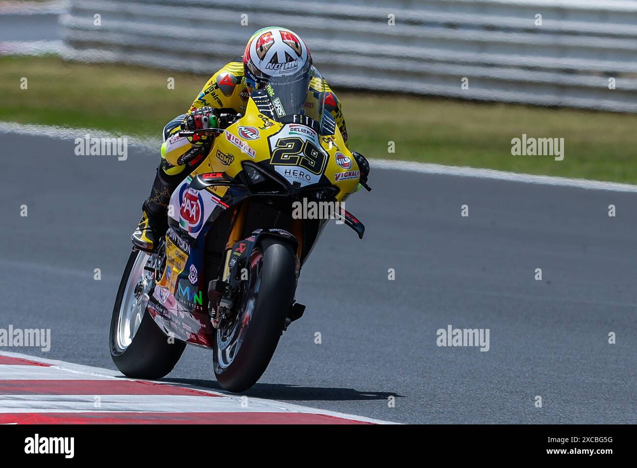 Andrea Iannone vom Team Goeleven mit Ducati Panigale V4R in Aktion während der FIM SBK Superbike World Championship Pirelli Emilia-Romagna Round - Rennen 1 auf dem Misano World Circuit in Misano Adriatico. Stockfoto