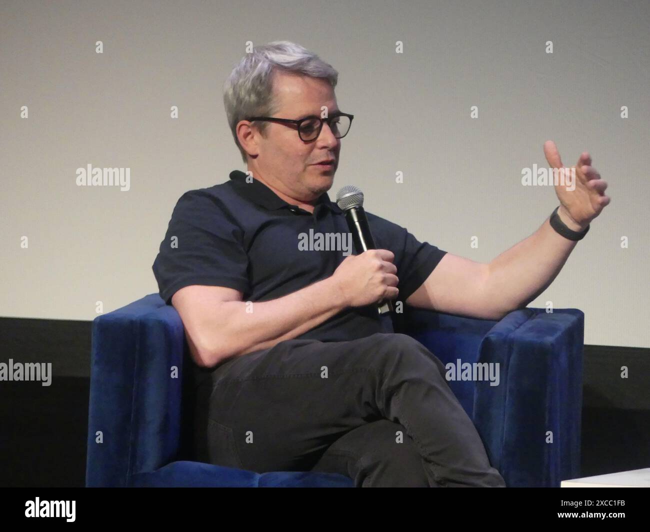 BMCC Theater, 199 Chambers St, Manhattan, NY, USA. , . Juni 2024. Matthew Broderick, der mit dem Tony Award ausgezeichnete A-List-Schauspieler, begleitet den Produzenten und Regisseur Judd Apatow in einem „Storytellers“-Gespräch beim Tribeca Festival 2024 in New York. Kredit: Julia Mineeva/EGBN TV News/Alamy Live News Stockfoto