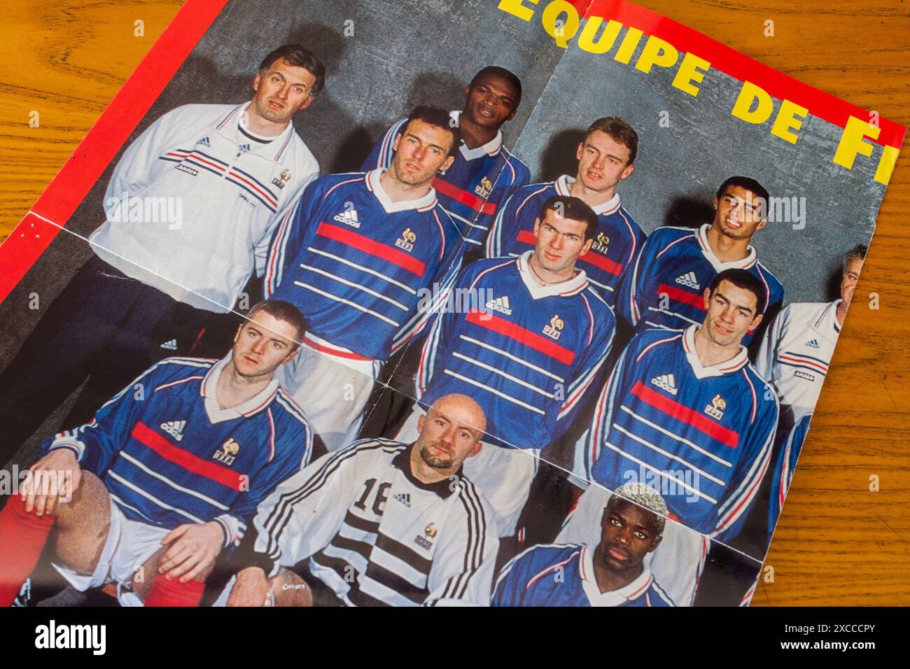 Poster des französischen Nationalmannschaftssiegers der Weltmeisterschaft 1998 mit Zinedine Zidane. Stockfoto