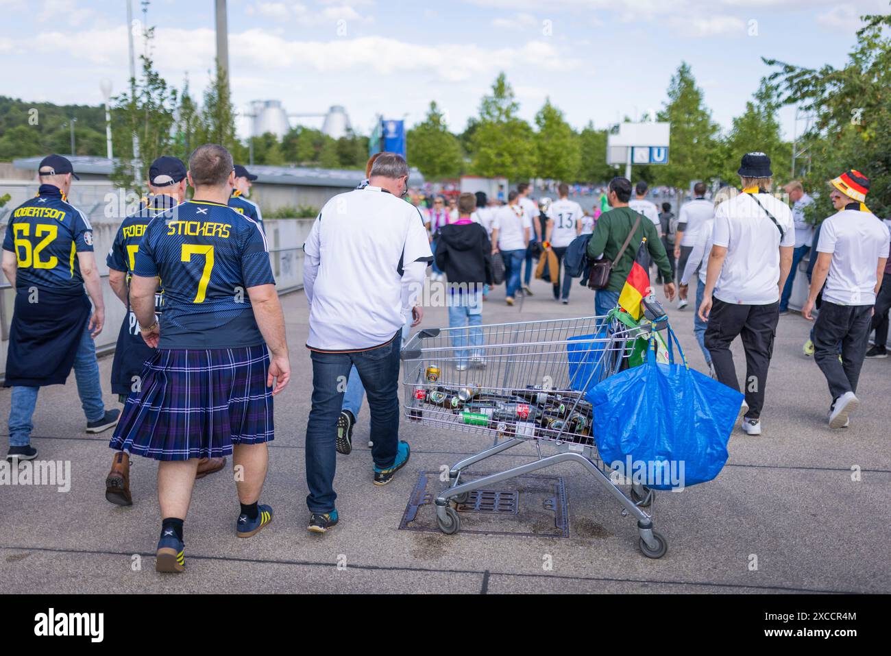 München, Deutschland. Juni 2024. Flaschensammler Germany - Scotland Deutschland - Schottland 14.06.2024 Copyright (nur für journalistische Zwecke) Stockfoto