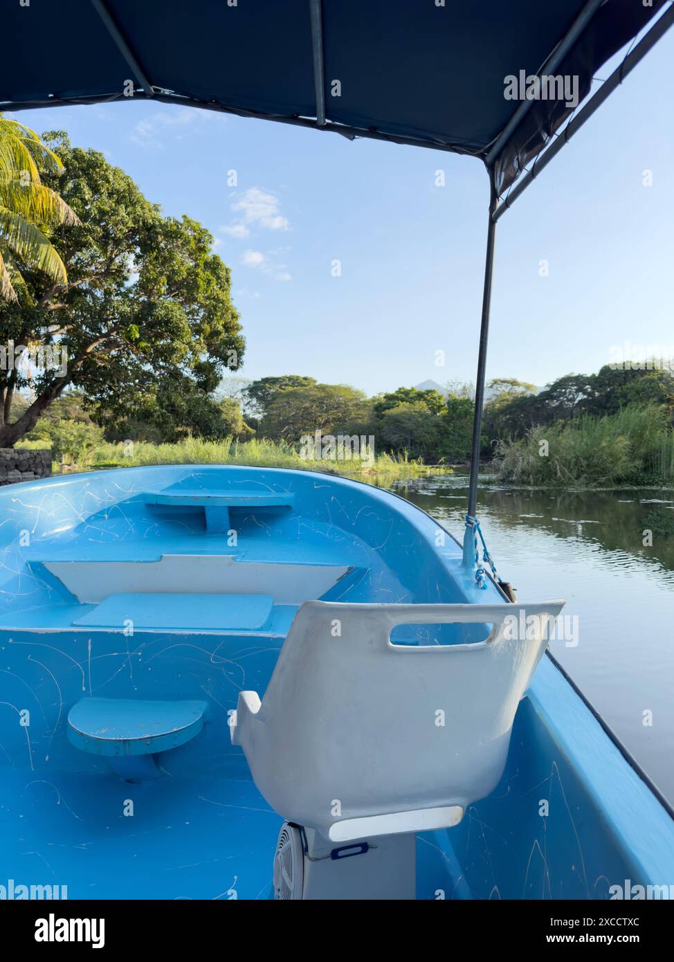 Ökologisches Boot Tour durch grüne Natur Hintergrund Stockfoto
