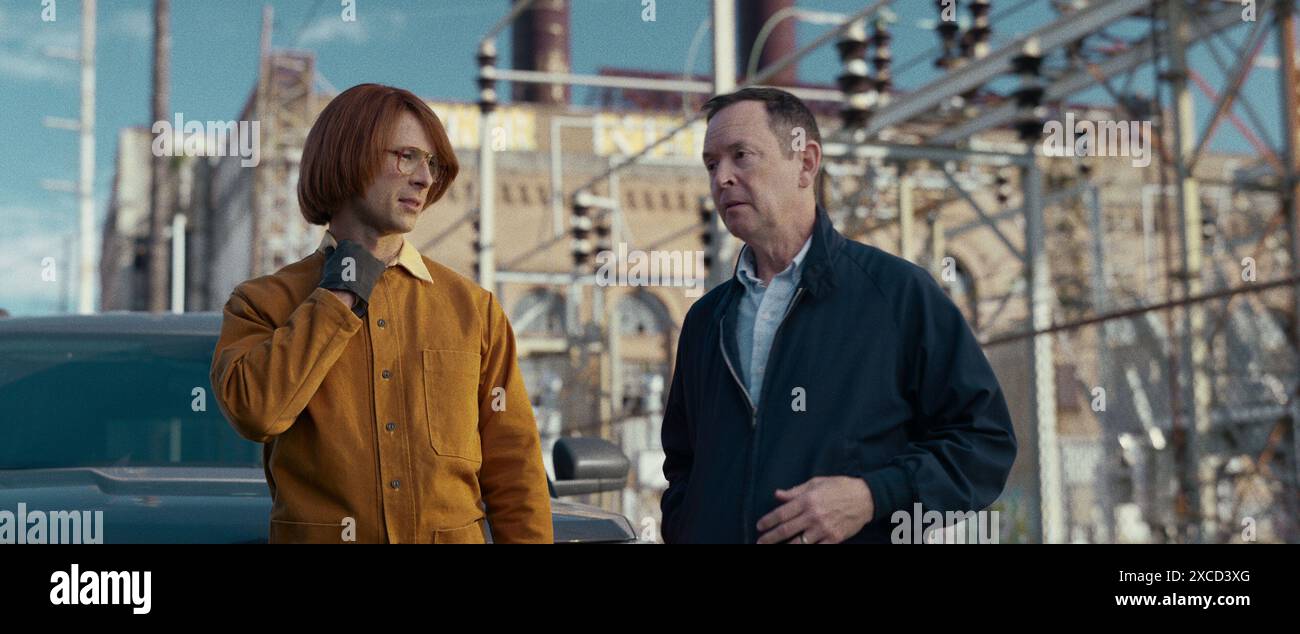 GLEN POWELL in HIT MAN (2023) unter der Regie von RICHARD LINKLATER. Quelle: AGC Studios/Barnstorm Productions/Detour Pictures/Cinetic Media/Aggregate Films/Album Stockfoto