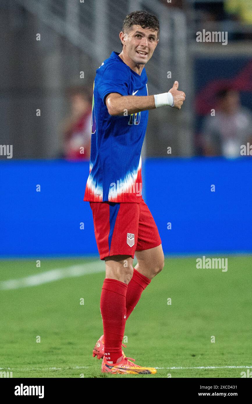 Der Mittelfeldspieler Christian Pulisic (10) signalisiert einem Teamkollegen während des Internationalen Fußballspiels zwischen der USMNT und Brasilien im Camping World Stadium in Orlando, Florida am 12. Juni 2024. Die Teams beendeten 1-1 ihr letztes Tunupspiel vor dem Copa America Tournament 2024. (Max Siker / Bild von Sport) Stockfoto