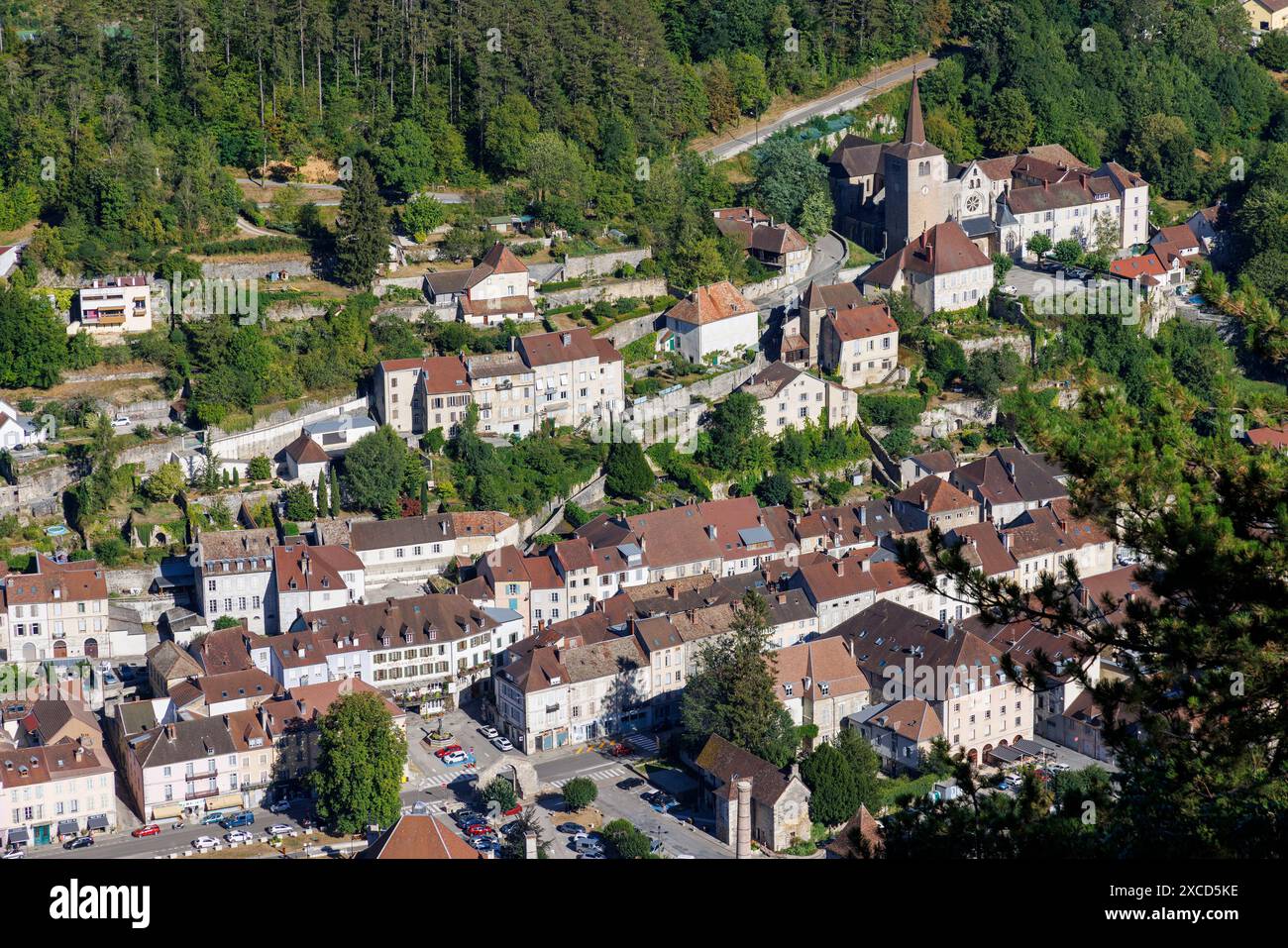 Blick auf Salins-les-Bains von Fort St-Andre; Jura; Frankreich Stockfoto