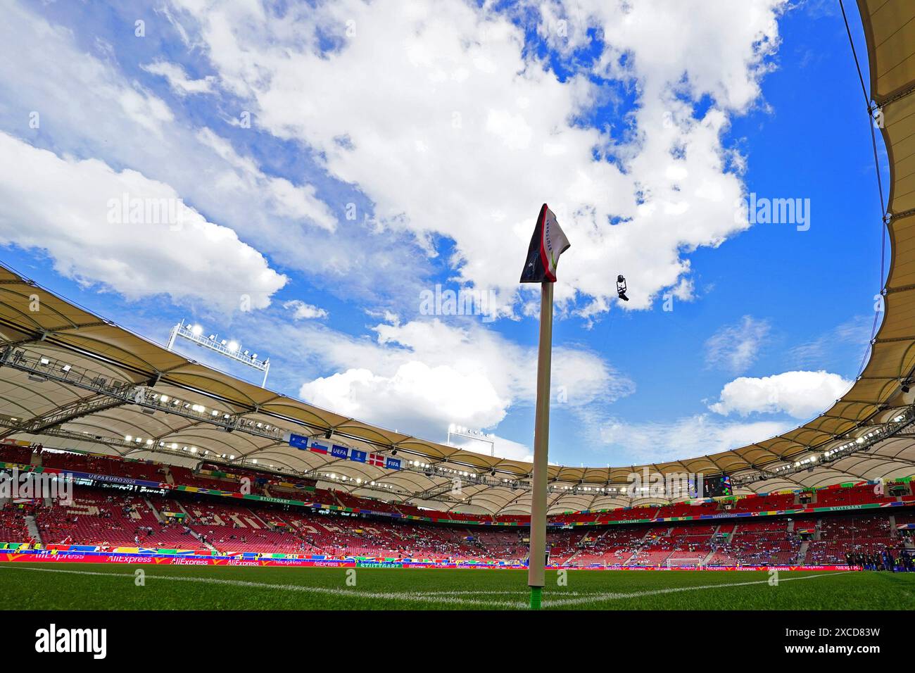 Das Stadion vor dem Fußball-Europameisterspiel 2024 zwischen Slowenien und Dänemark in der Stuttgart Arena, Stuttgart, Deutschland - Sonntag, 16. Juni 2024. Sport - Fußball . (Foto: Spada/LaPresse) Stockfoto