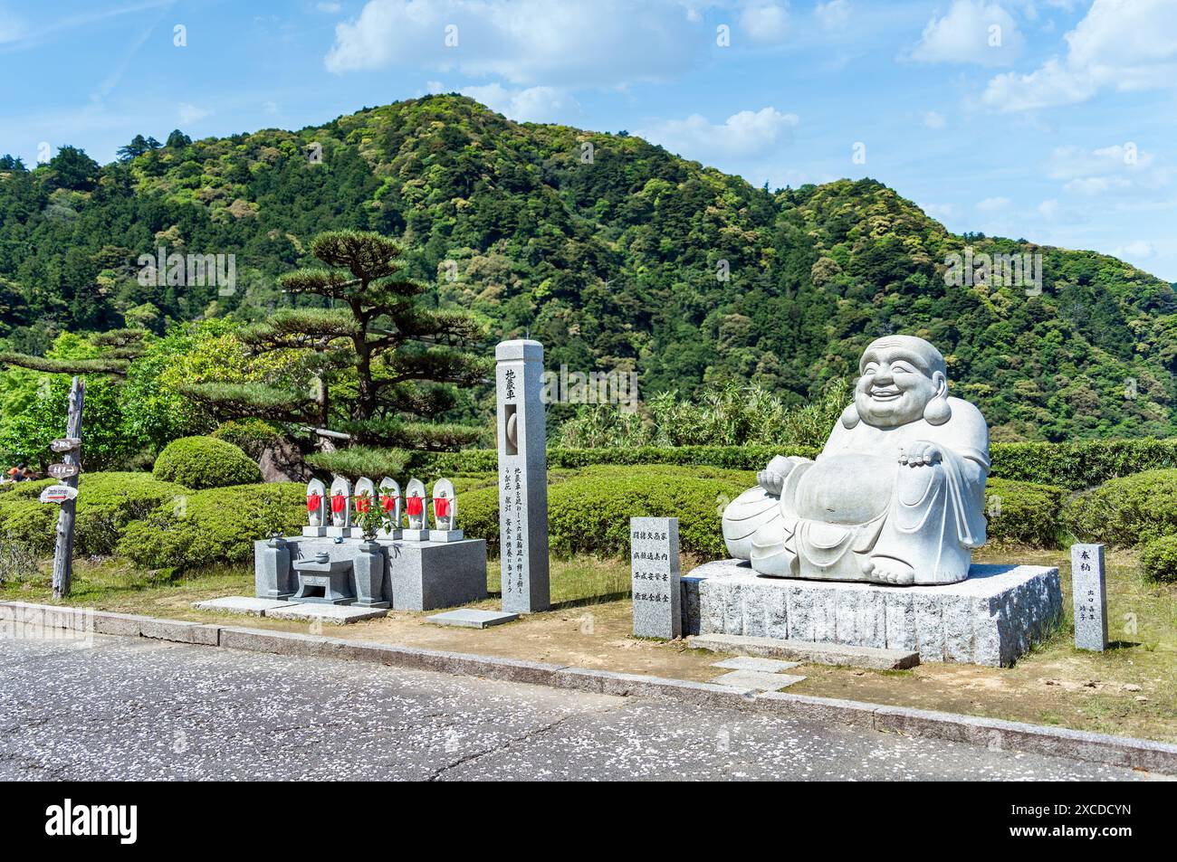 Nachi-Katsuura, Japan -05.09.2024: Buddha-Statue am Kumano Nachi-Schrein, Katsuura, Wakayama, Japan Stockfoto