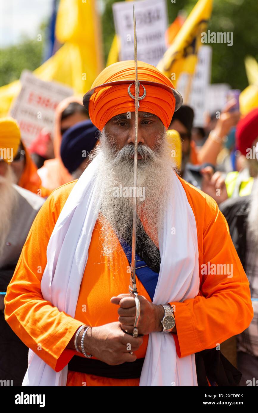 London, Großbritannien. 16. Juni 2024. Tausende von Sikhs marschieren zum 40. Jahrestag der Schlacht von Amritsar und des Angriffs der indischen Staatsarmee auf Sri Darbar Sahib Amritsar im Juni 1984. Anrede: Andrea Domeniconi/Alamy Live News Stockfoto