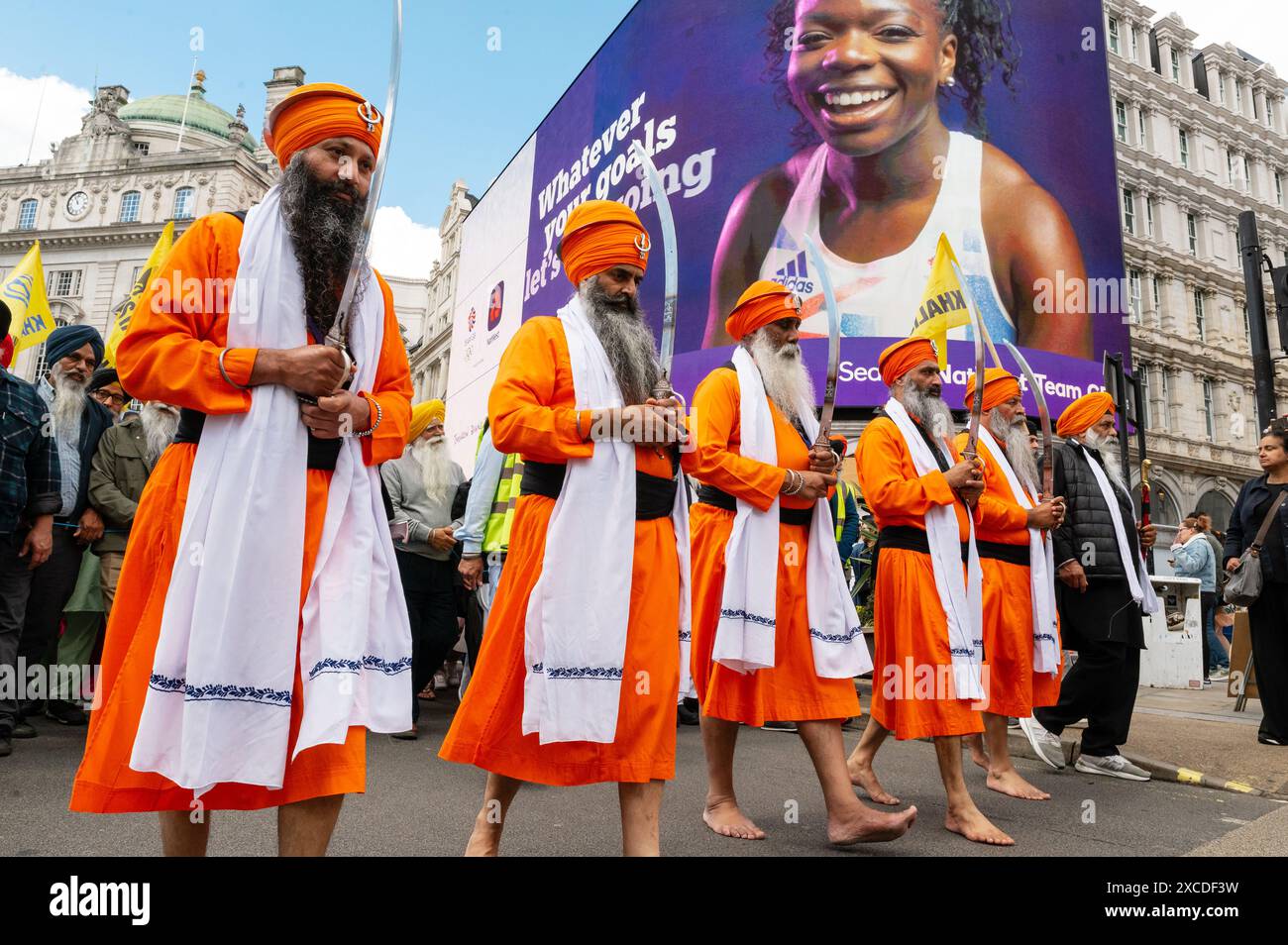 London, Großbritannien. 16. Juni 2024. Tausende von Sikhs marschieren zum 40. Jahrestag der Schlacht von Amritsar und des Angriffs der indischen Staatsarmee auf Sri Darbar Sahib Amritsar im Juni 1984. Anrede: Andrea Domeniconi/Alamy Live News Stockfoto