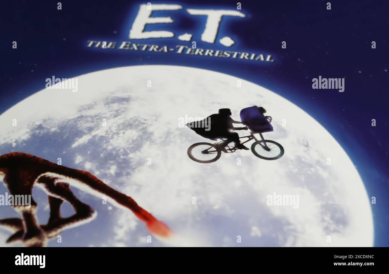 Viersen, Deutschland - 9. Mai. 2024: Filmplakat Detail aus Steven Spielberg Film E. T. der Außerirdische von 1982 Stockfoto