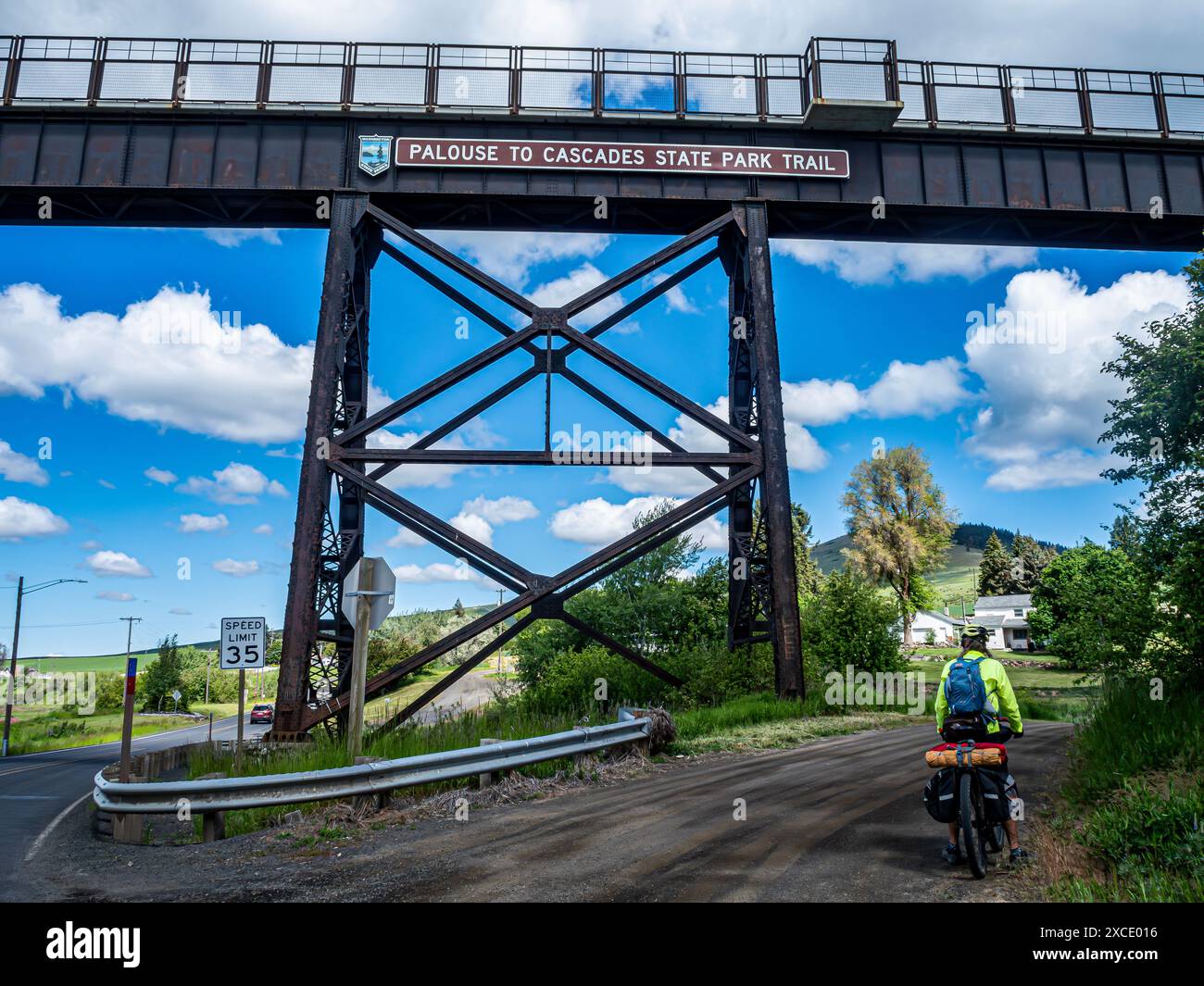 WA25437-00...WASHINGTON - Highway 27, der unter der Palouse zum Cascades State Park Trestle bei Tekoa führt. Stockfoto