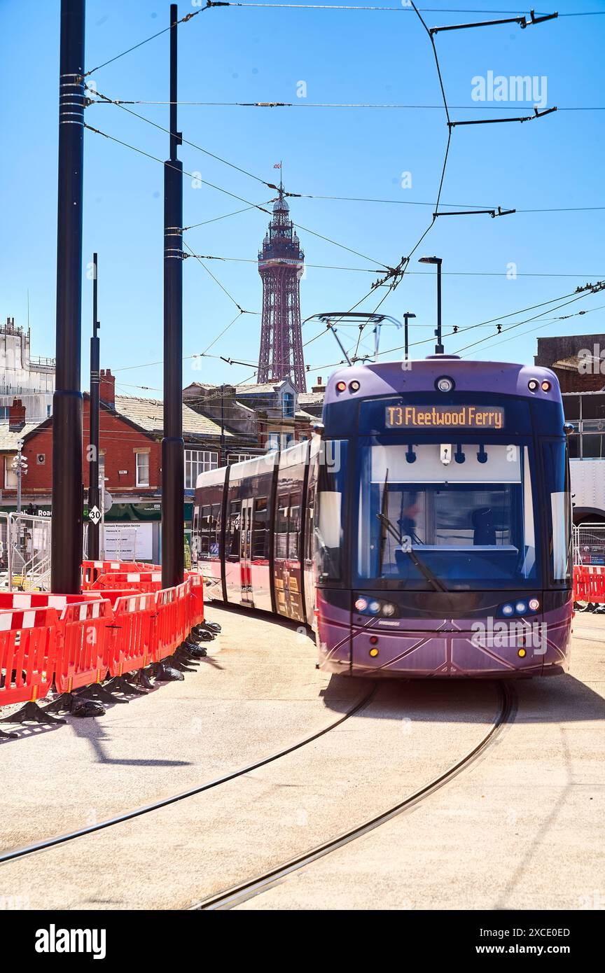 Die Straßenbahnen von Blackpool kehren nach über 60 Jahren ins Stadtzentrum zurück. Der neue Nordbahnhof wurde am 16. Juni 2024 eröffnet, der die Straßenbahnen von der Küste bis zum Holiday inn-Autobahnkreuz umlenkt. Stockfoto