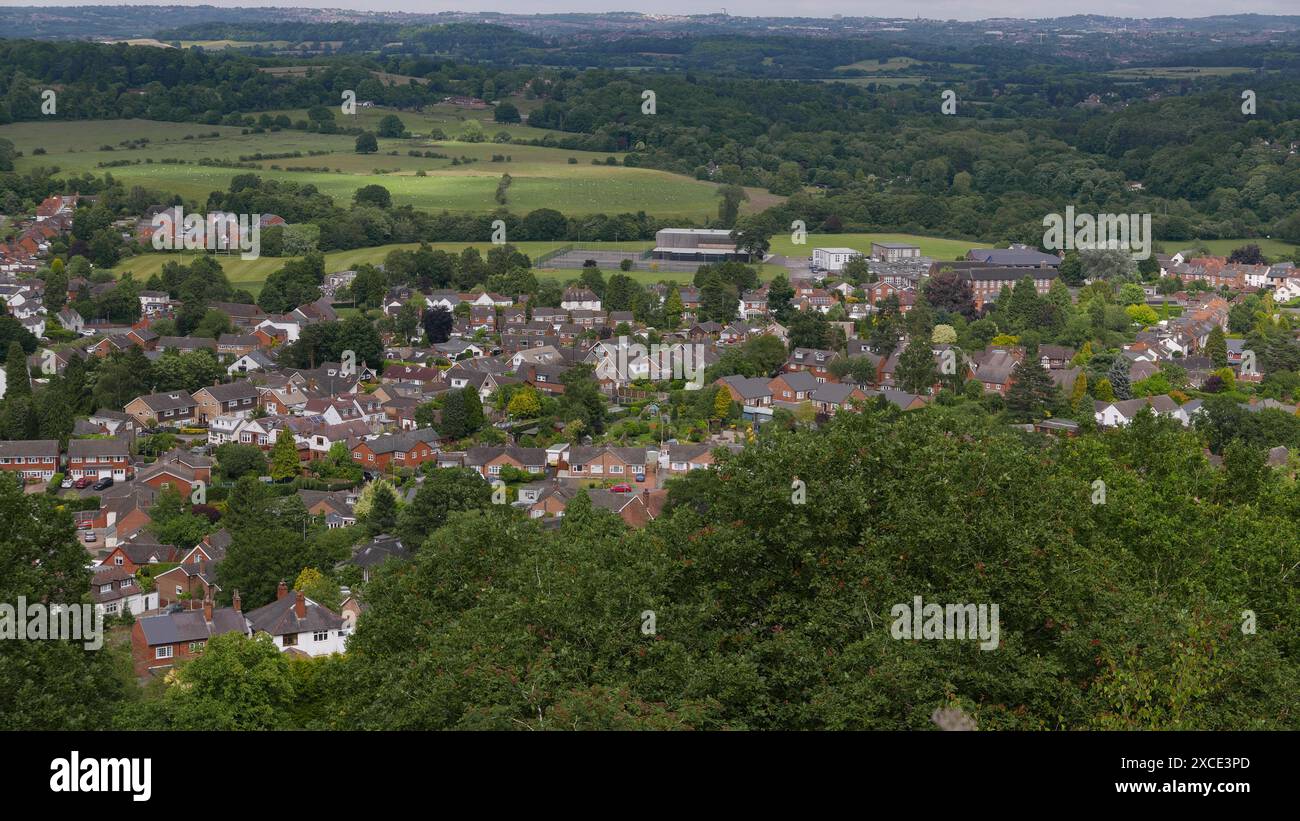 Blick auf die Stadt Kinver vom Kinver Edge. Staffordshire. UK 2024. Stockfoto
