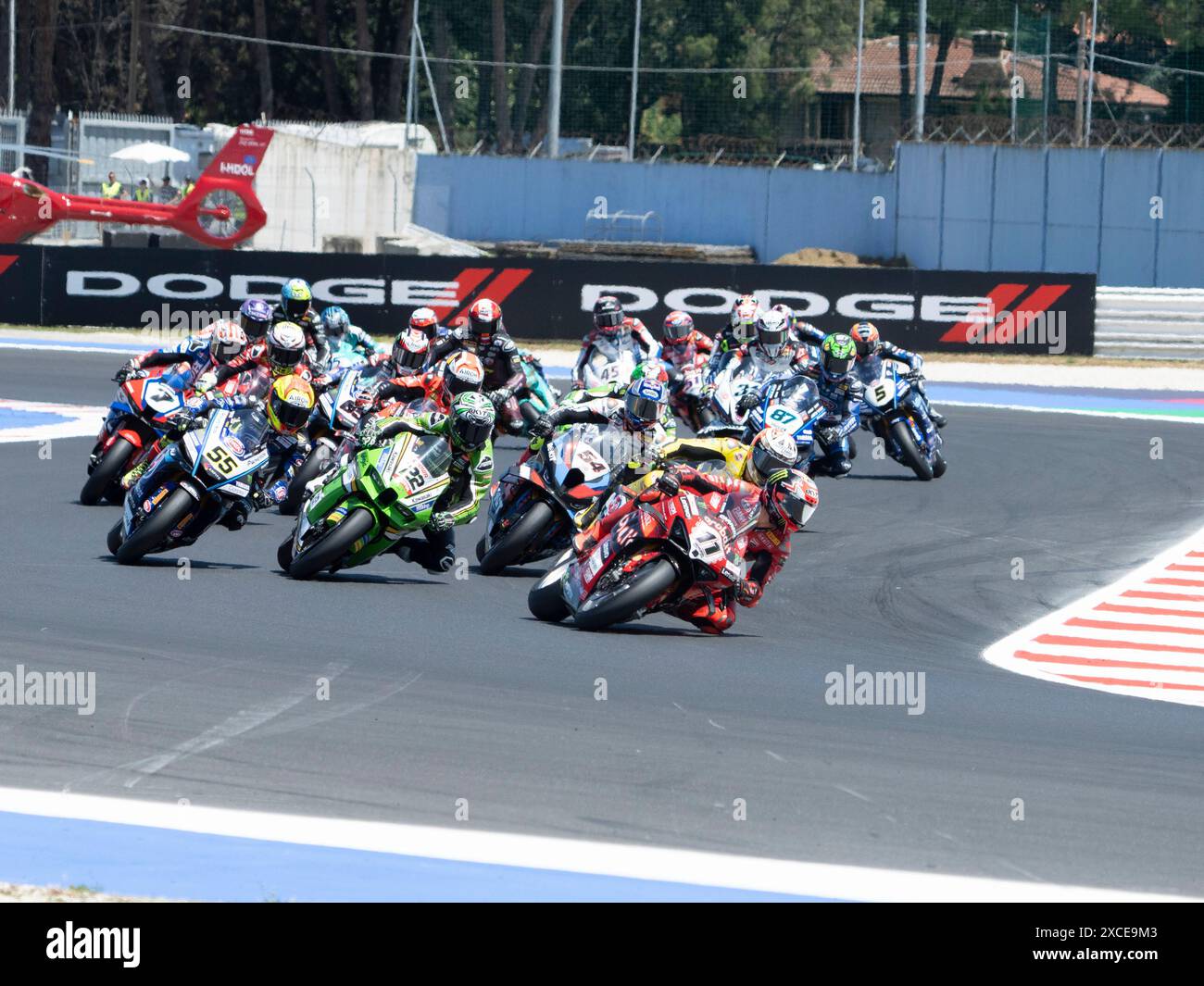 Ita. Juni 2024. Start Rennen 2 11 BULEGA Nicolo Ducati Panigale V4R, 29 IANNONE Andrea Ducati Panigale V4R, 22 LOWES Alex Kawasaki ZX-10RR, 54 RAZGATLIOGLU Toprak BMW M 1000 RR, 55 LOCATELLI Andrea Yamaha YZF R1, 01 BAUTISTA Alvaro Ducati Panigale V4R während der FIM Superbike Championship - italienische Runde Welt Superbikes Pirelli Emilia-Romagna Runde 14-16 Juli 2024 auf Misano Adriatico, Italien. (Foto: Fabio Averna/SIPA USA) Credit: SIPA USA/Alamy Live News Stockfoto