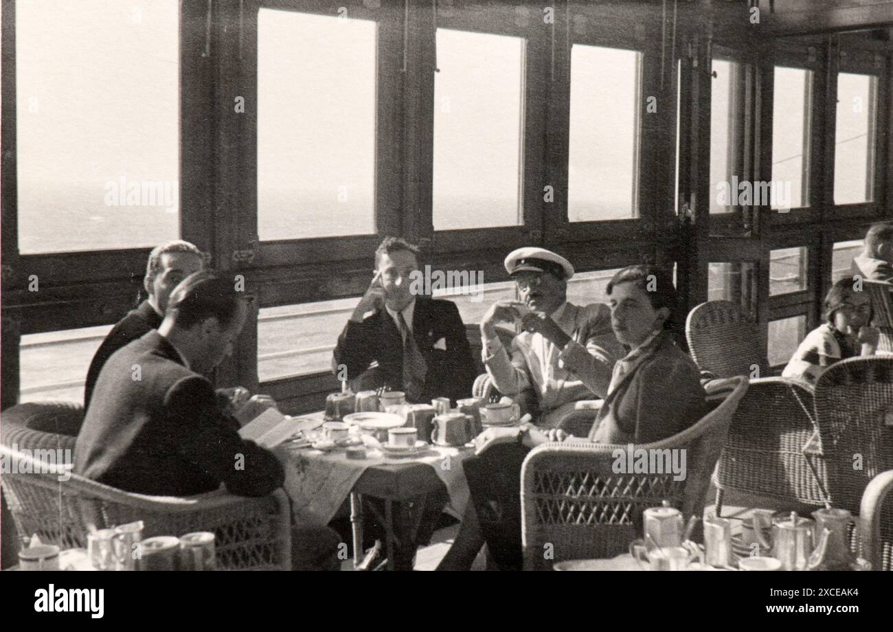 Foto aus dem Album der Reise von Italien nach Algerien und London der jüdischen Familie milanese Mitte der dreißiger Jahre. Insbesondere das Foto zeigt den Luxus an Bord eines Schiffes der Navigazione Generale Italiana während der Bootstour Stockfoto