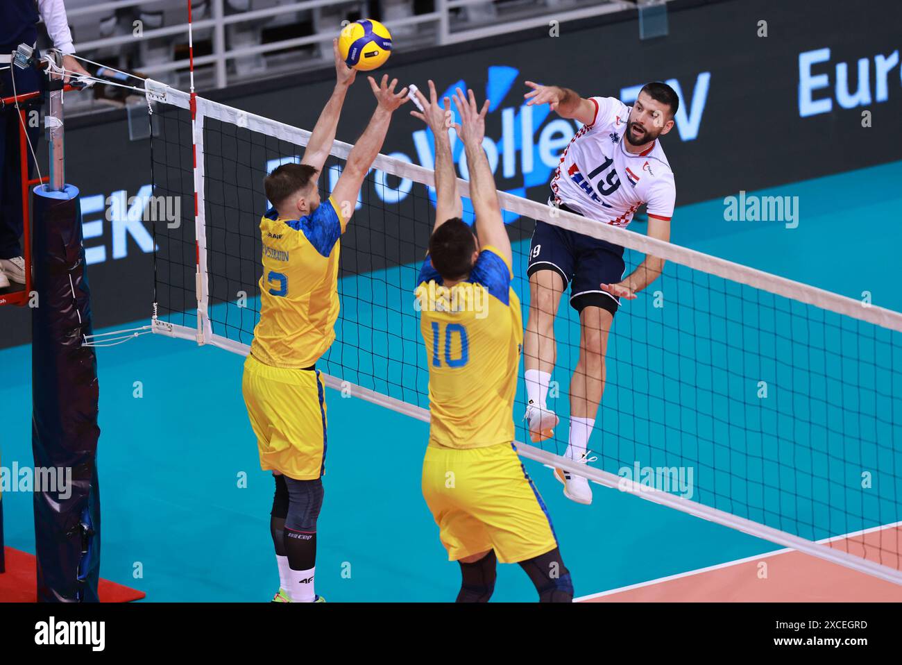 Osijek, Kroatien. Juni 2024. Ivan Zeljkovic im Einsatz beim Endspiel der CEV Volleyball European Golden League 2024 zwischen Kroatien und der Ukraine in der Gradski vrt Sporthalle in Osijek, Kroatien, am 16. Juni 2024. Foto: Davor Javorovic/PIXSELL Credit: Pixsell/Alamy Live News Stockfoto