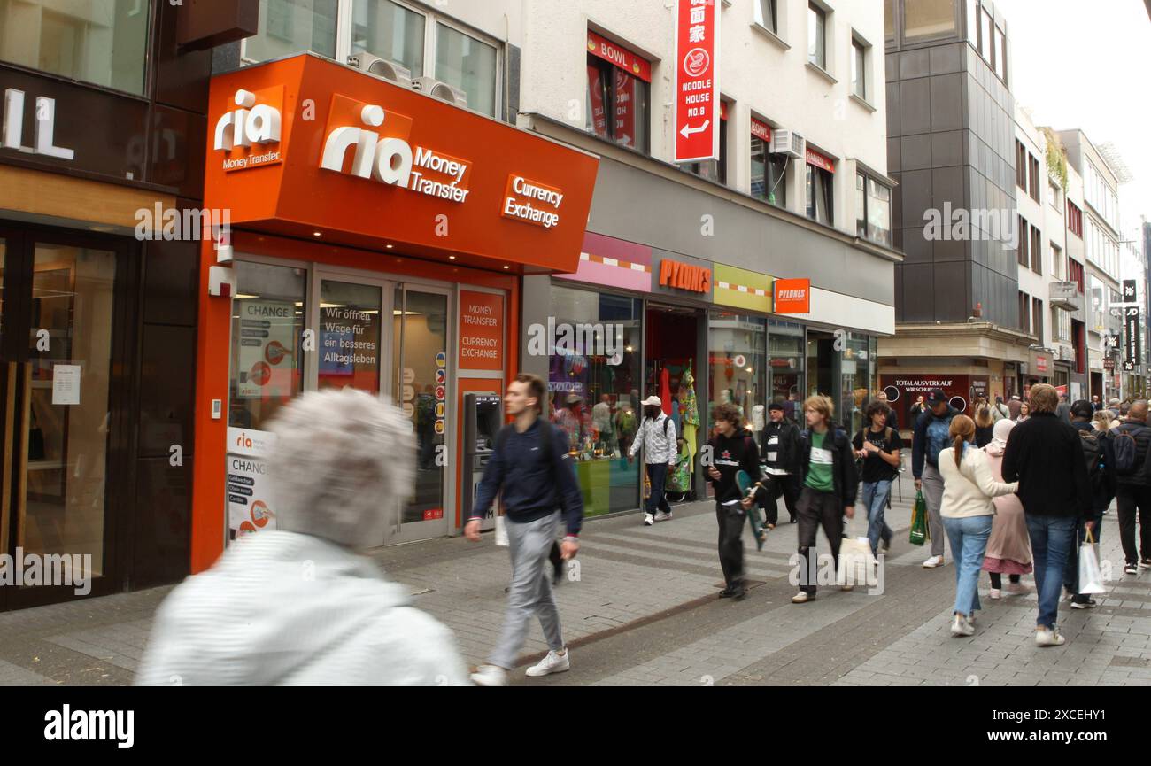 Filiale Ria Geldtransfer in der Hohen Straße. Köln Nordrhein-Westfalen *** Ria Geldtransfer Niederlassung in hohe Straße Köln Nordrhein-Westfalen Stockfoto