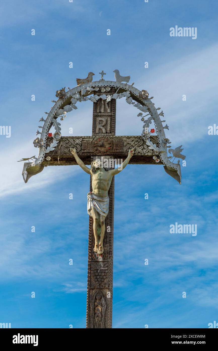 Europa, Rumänien, Maramures County, Surdesti. Ostorthodoxe Kirche Lemn. Historische Holzkirchen. UNESCO-Weltkulturerbe. Spire. Kirchturm. Stockfoto