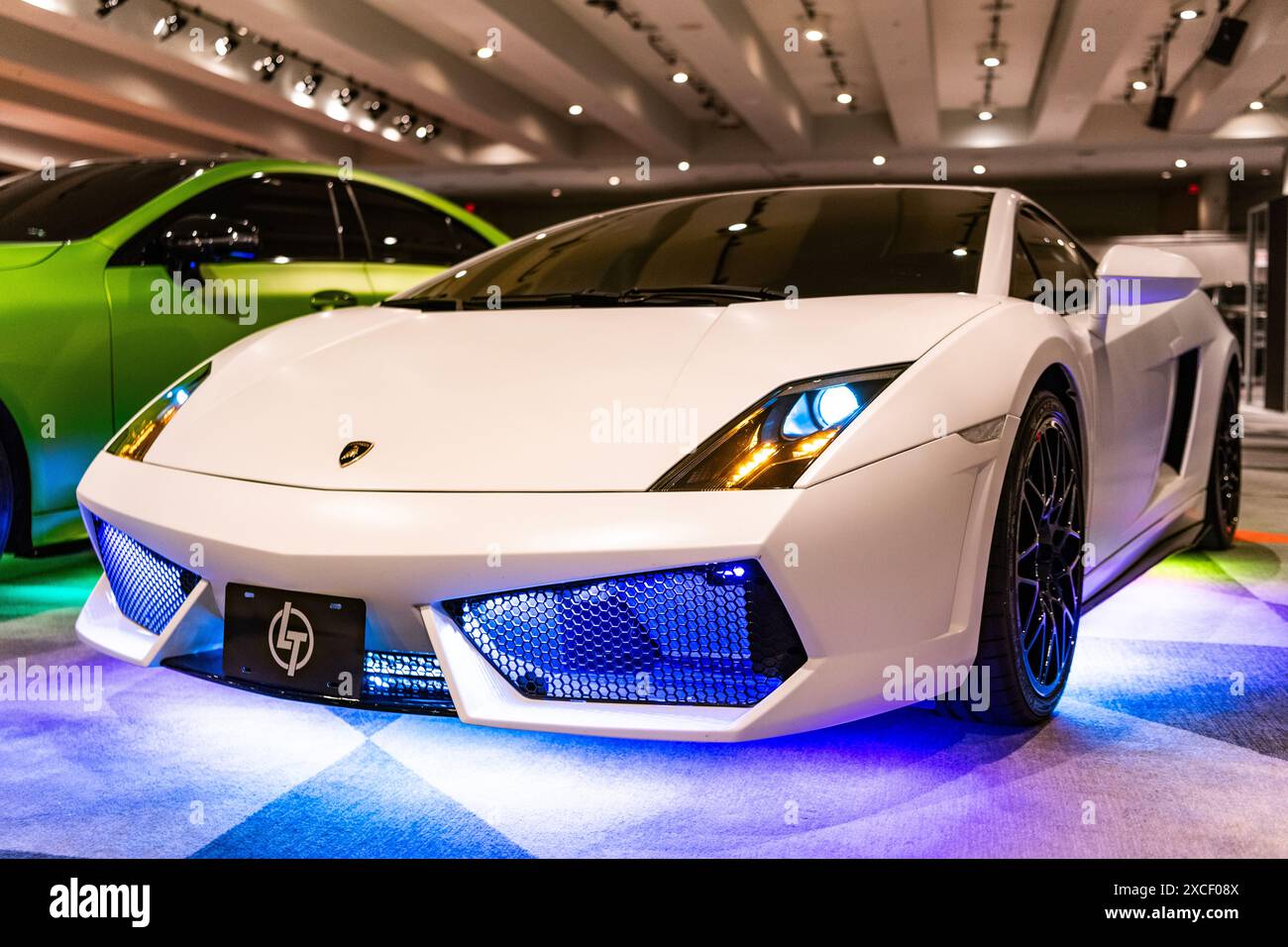 New York City, USA - 27. März 2024: Lamborghini Gallardo LP560-4 Sportwagen auf der New York International Auto Show, Winkelansicht Stockfoto