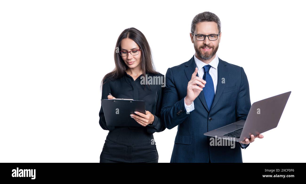 Geschäftsleute unterzeichnen einen Geschäftsvertrag isoliert. Verhandlungsmacht. Geschäftspartnerschaft. Geschäftsleute analysieren. Vertragsunterzeichnung im Geschäft Stockfoto