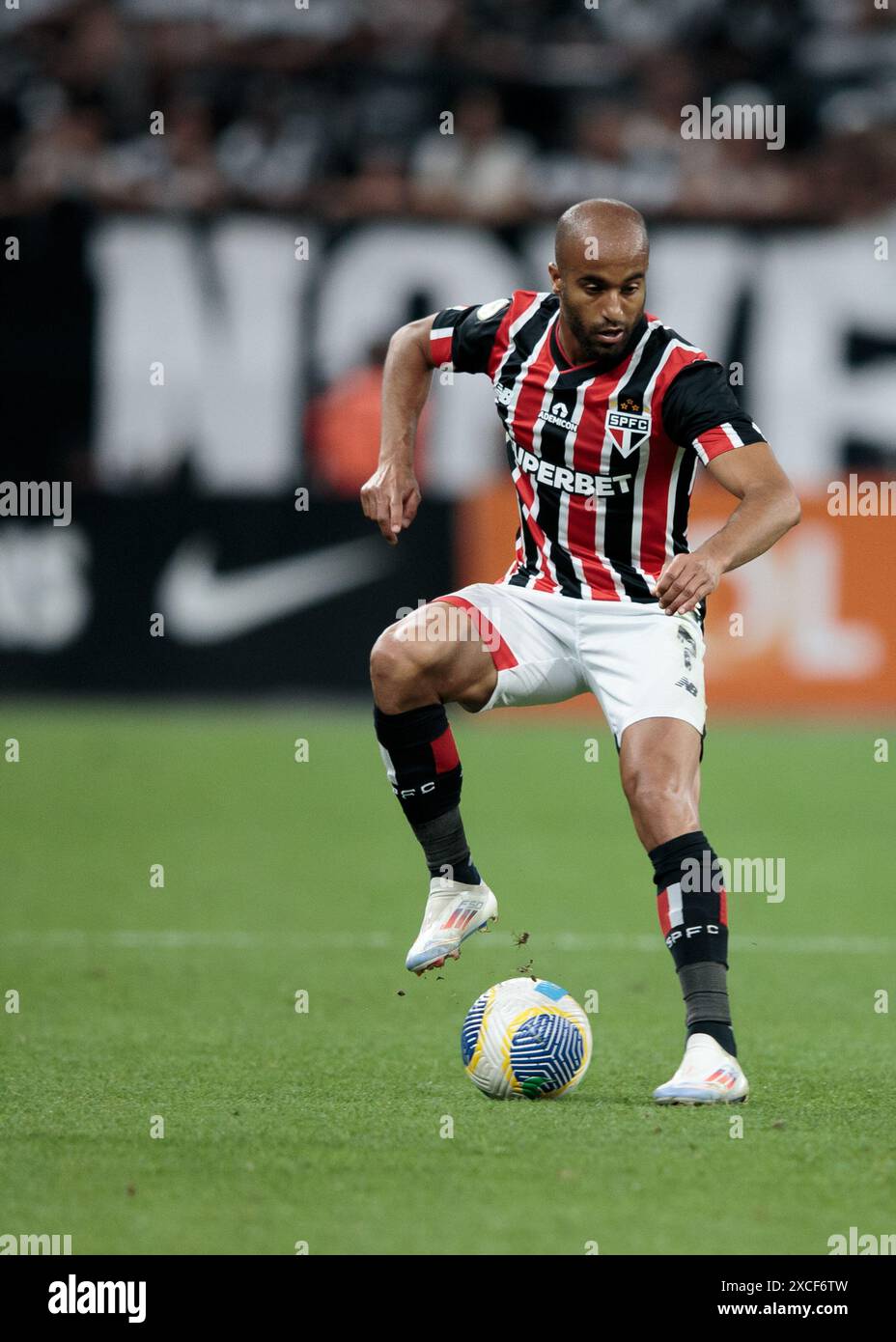 São Paulo (SP), Brasilien, 16. Juni 2024 - Fußball/brasilianische Meisterschaft 2024 - Spieler Lucas aus São Paulo, während des Spiels zwischen Corinthians und São Paulo, gültig für die neunte Runde der brasilianischen Meisterschaft 2024, die am Nachmittag dieses Sonntags (16) in der Neo Química Arena ausgetragen wurde. Quelle: Vilmar Bannach/Alamy Live News Stockfoto